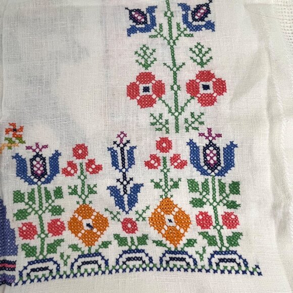 Vintage Folk-Art Cross Stitch Embroidered Linen Tablecloth & Napkins 68" x 50" - Picture 8 of 16
